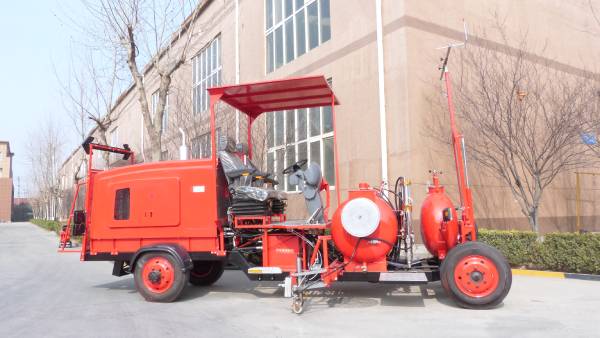 乘駕式熱熔道路劃線機 乘駕式熱熔道路劃線機