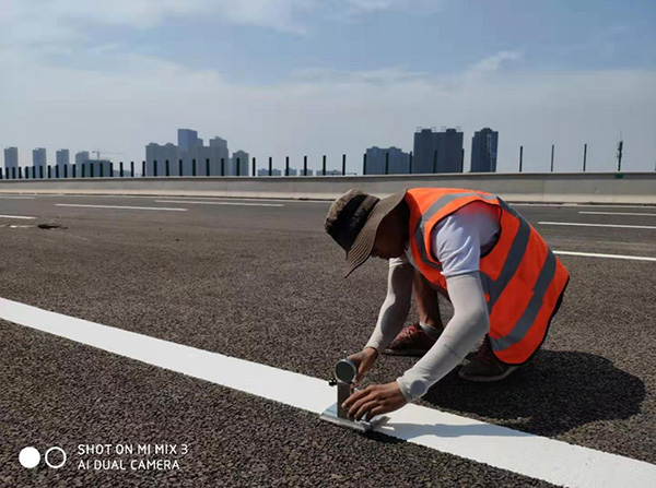 劃冷噴標線什么設備好？簡易高效冷噴劃線機